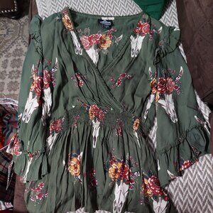 Green Half Sleeve Blouse Size Small.